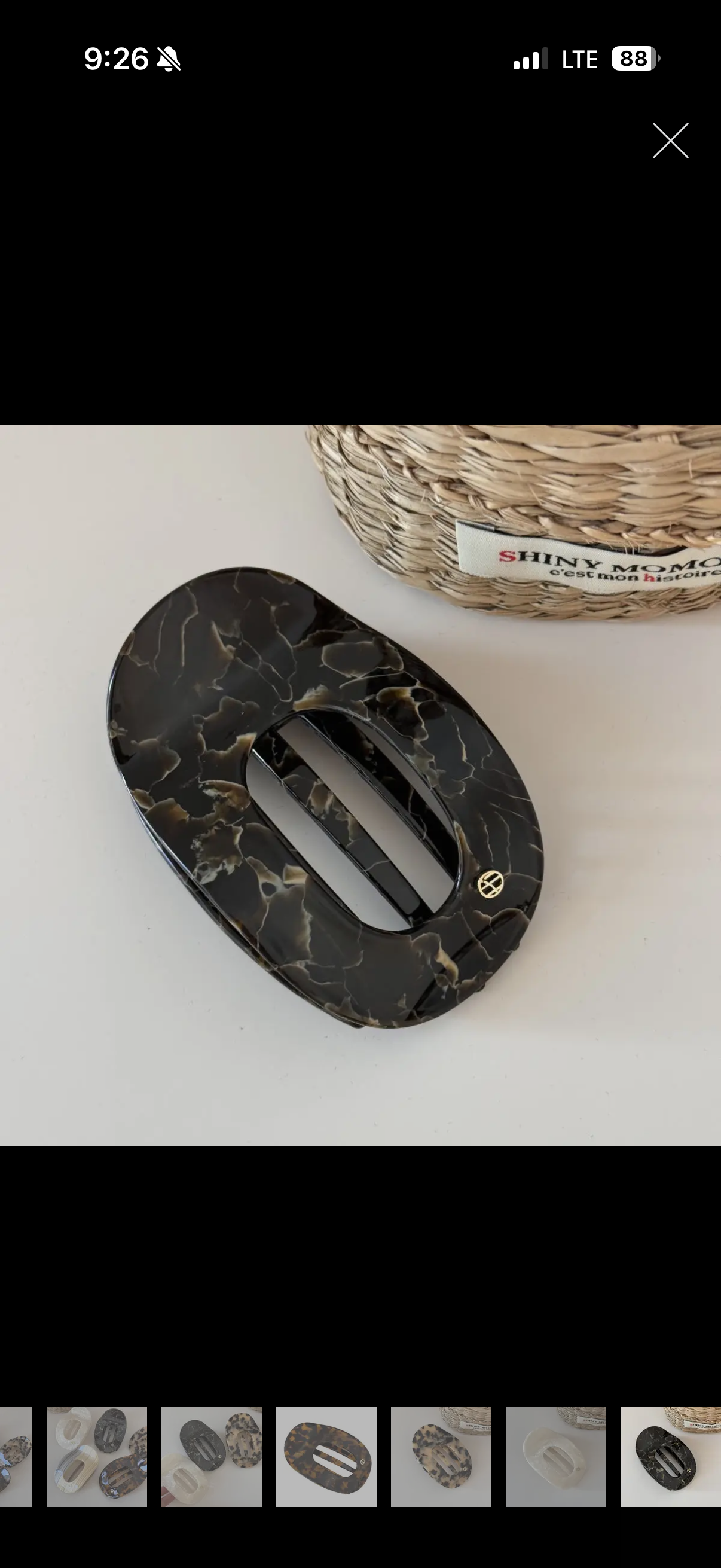 Simple Oval-Shaped Flat Hair
Claw