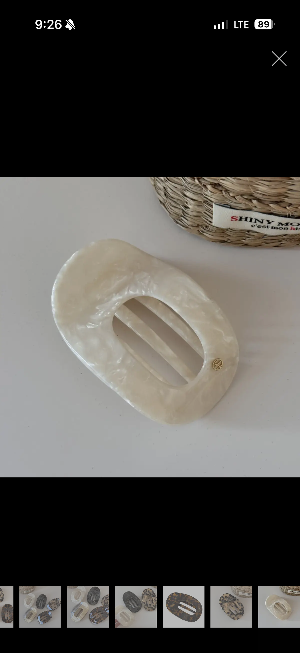 Simple Oval-Shaped Flat Hair
Claw