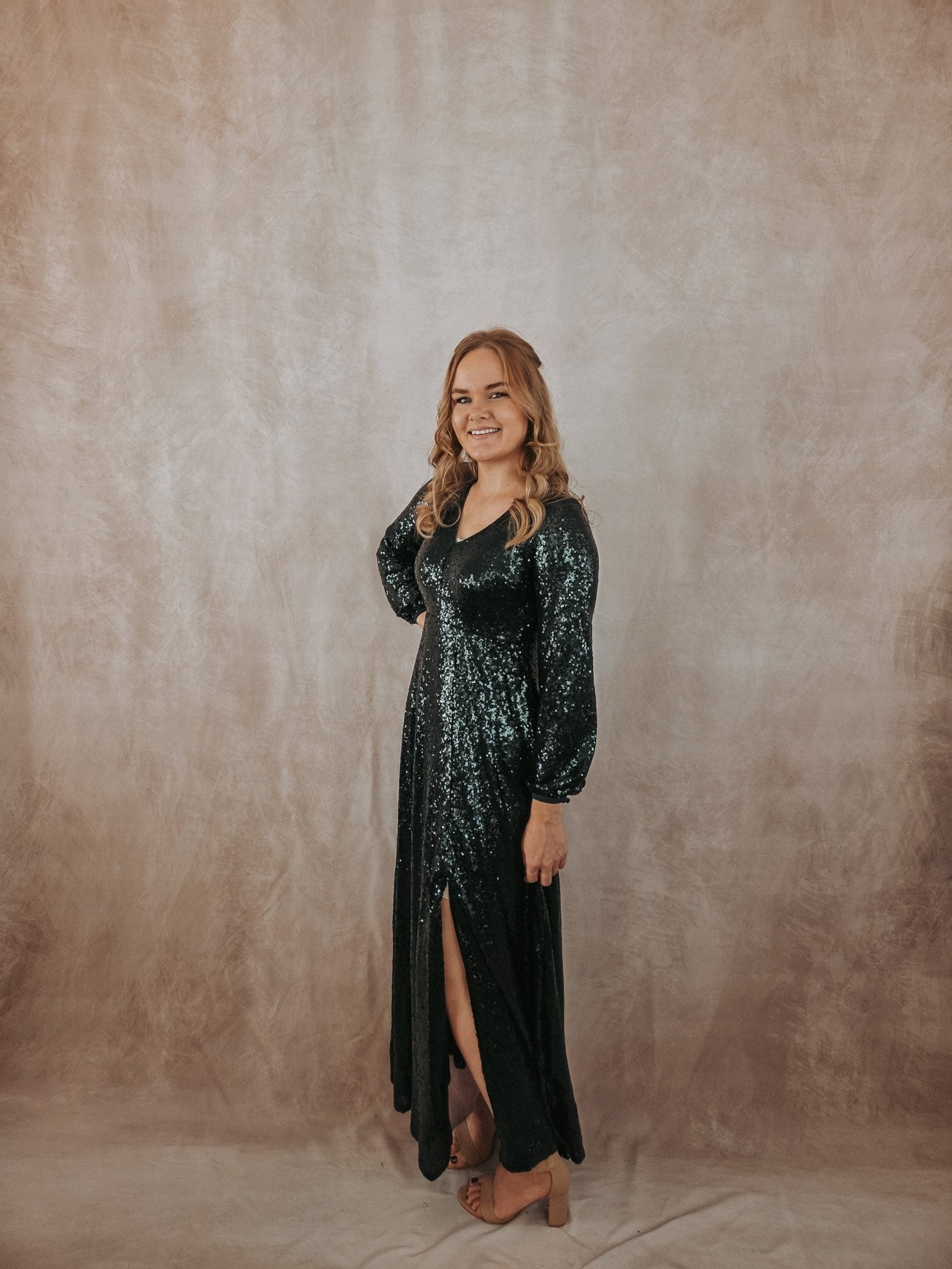EVERGREEN SEQUIN V - NECK MAXI DRESS - Duviboutique
