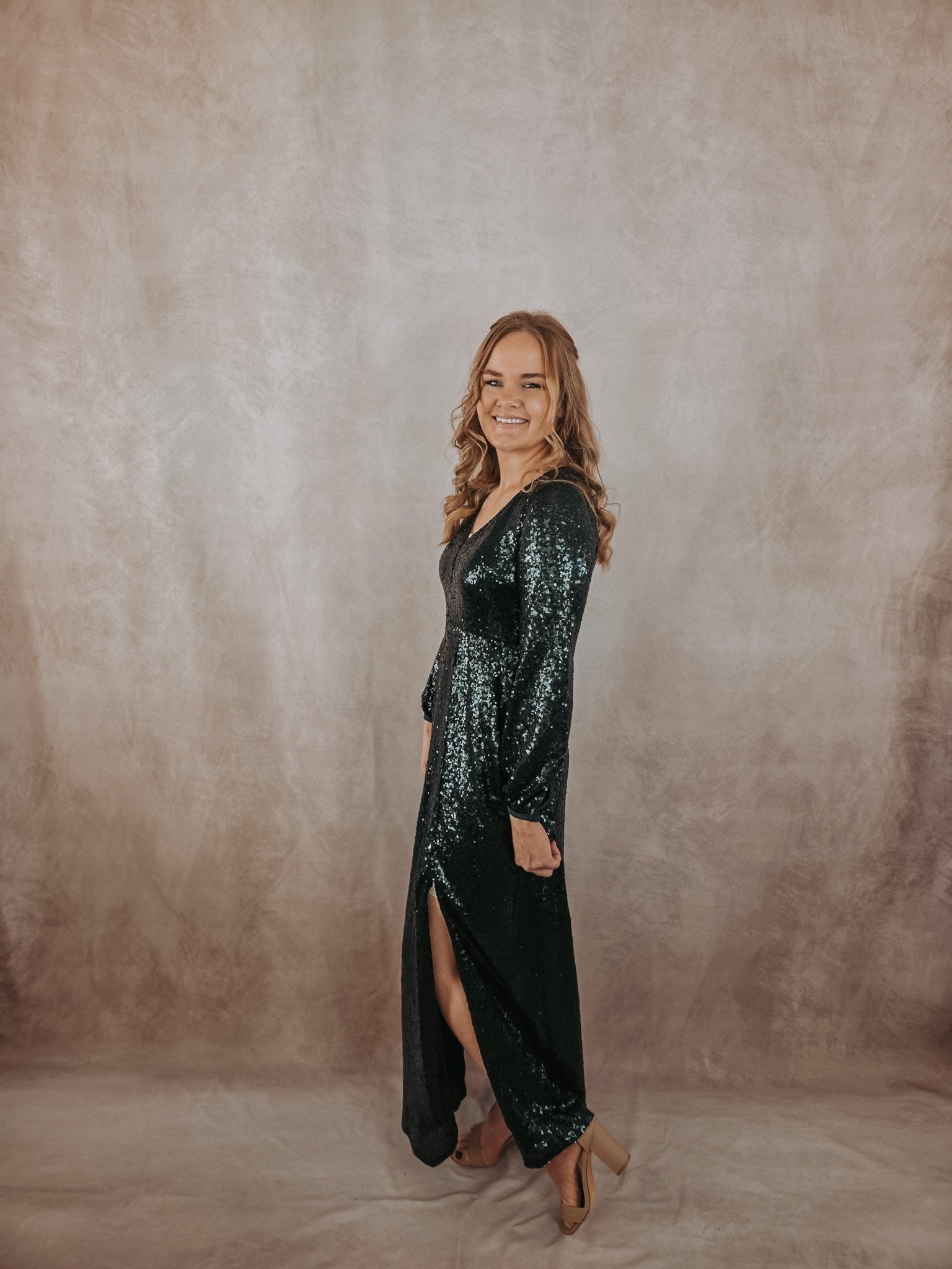 EVERGREEN SEQUIN V - NECK MAXI DRESS - Duviboutique