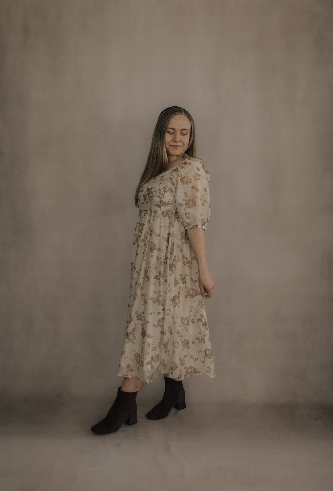 FLORAL PLEATED BUST DETAIL MIDI DRESS - Duviboutique