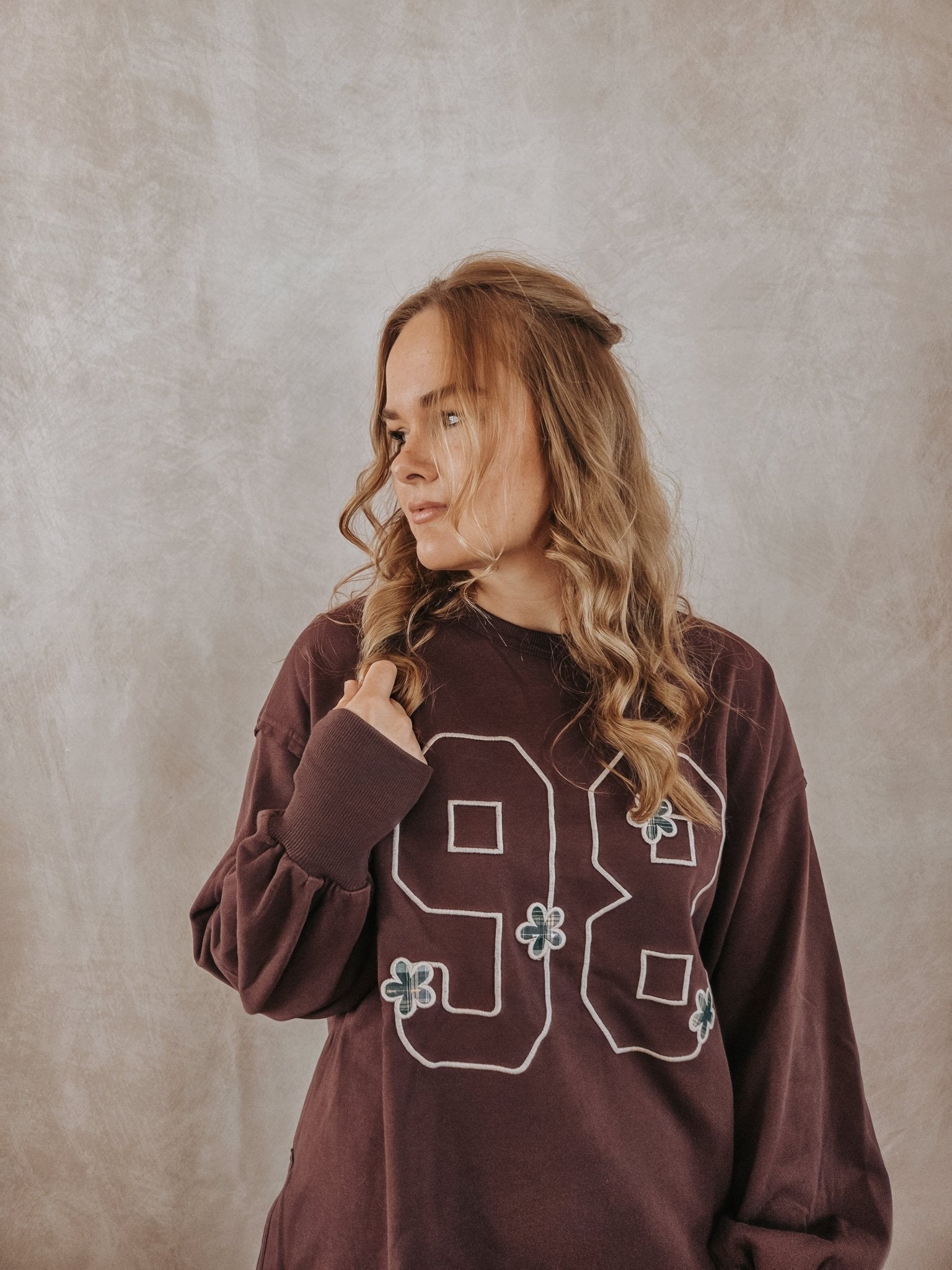 OVERSIZED EMBROIDERED PULLOVER - Duviboutique