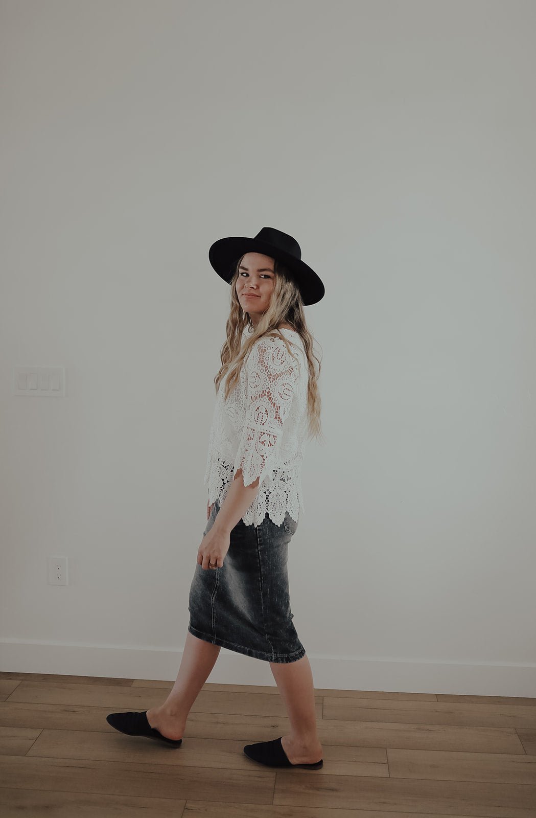 BELL SLEEVE CORCHET TOP (WHITE) - Duviboutique