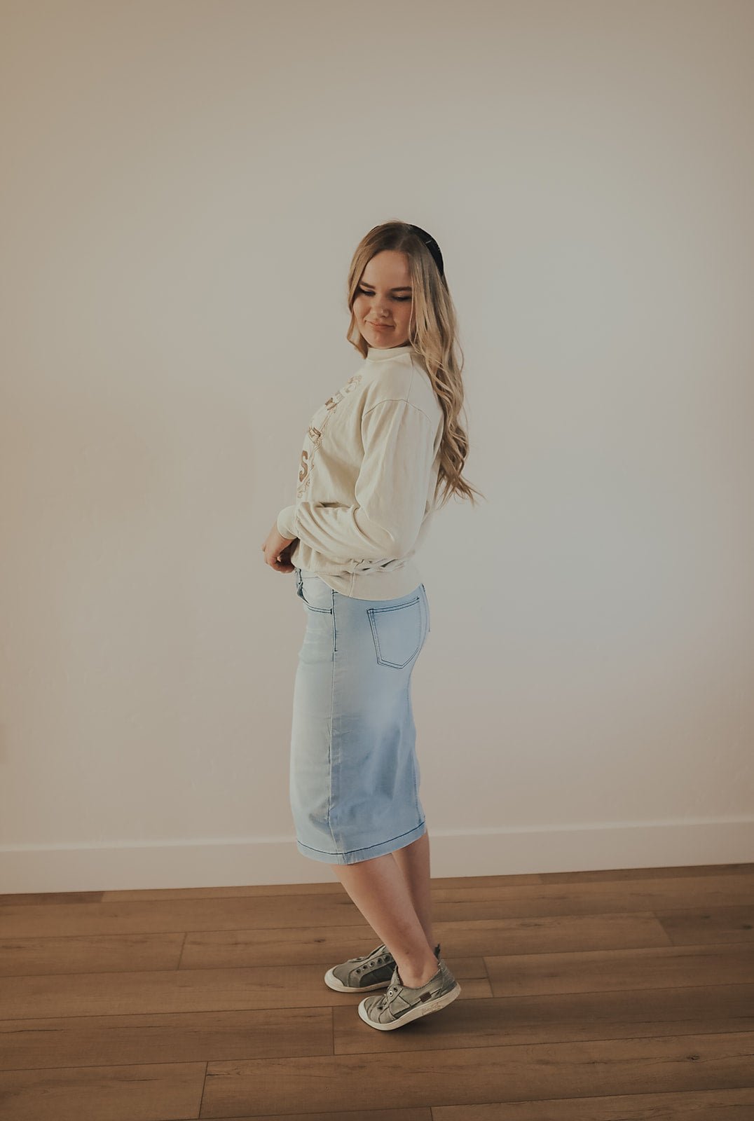 Light Washed Denim Skirt - Duviboutique
