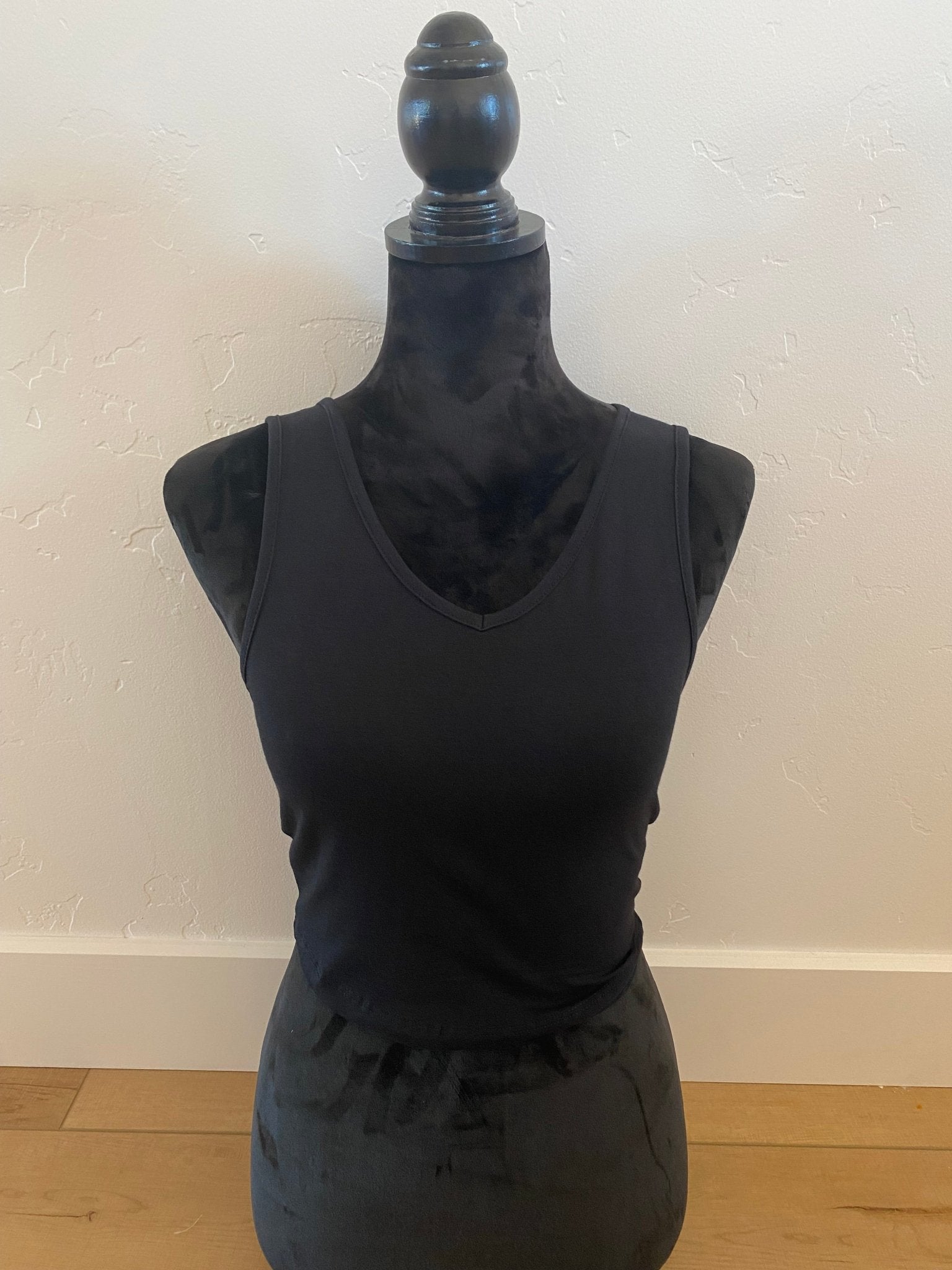 V - Neck Cami ( black ) - Duviboutique