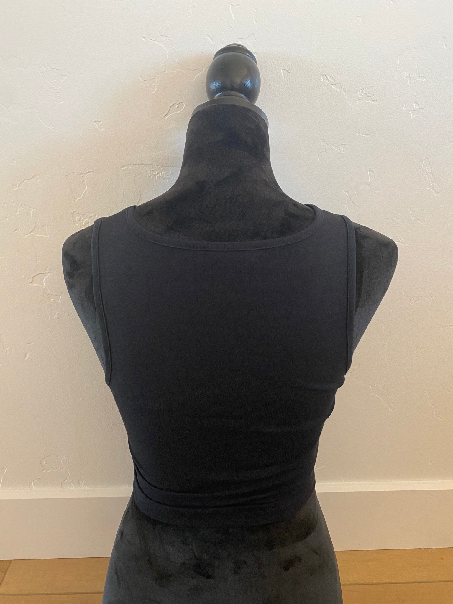 V - Neck Cami ( black ) - Duviboutique