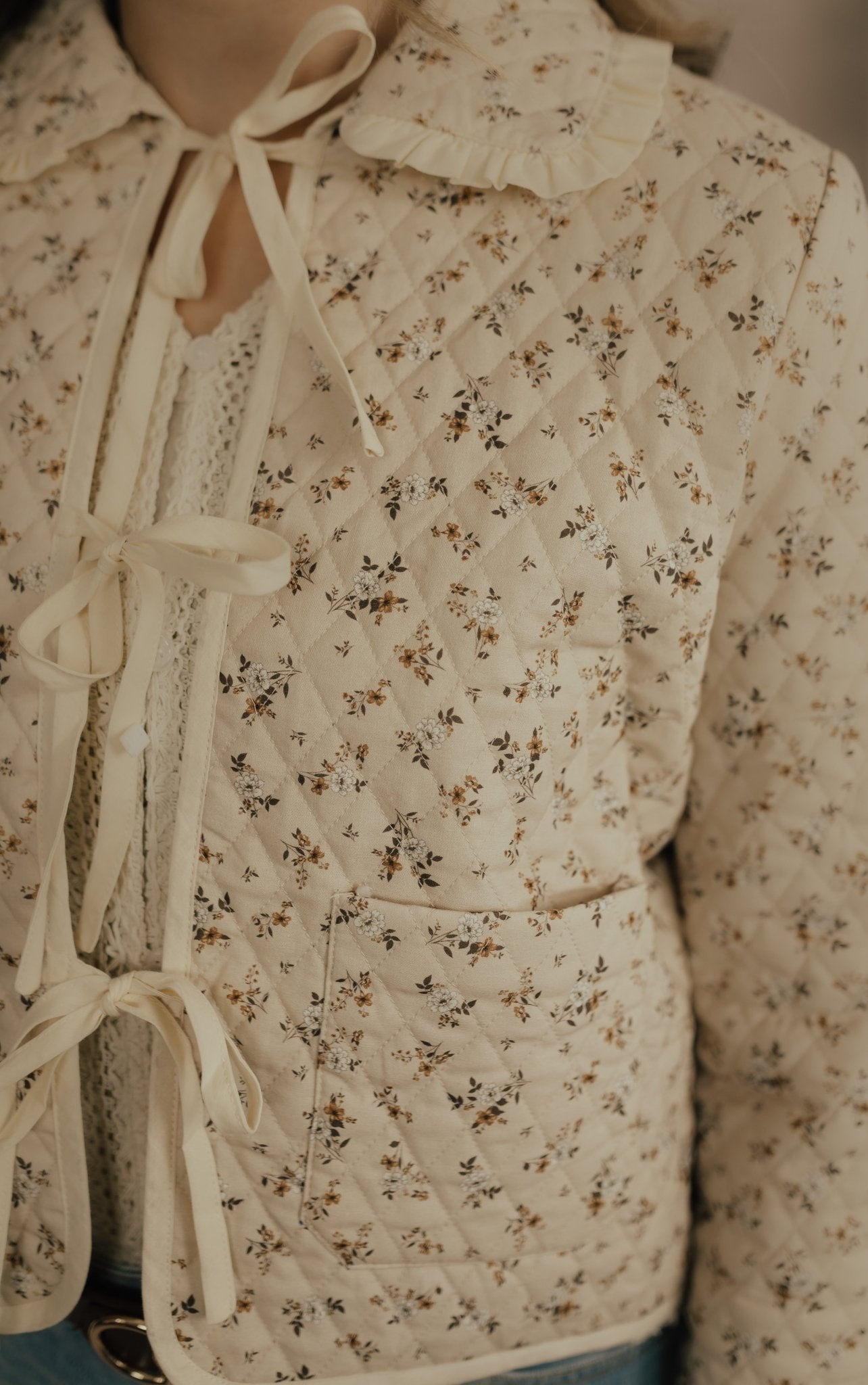 QUILTED RUFFLED COLLAR STRING JACKET - JACKET - Duviboutique