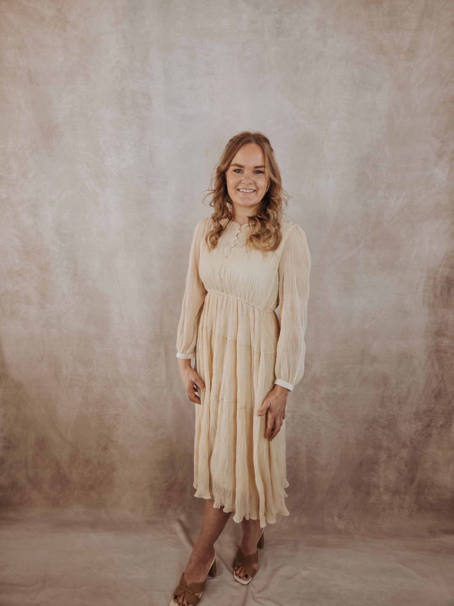 ROUNDNECK TIERED MIDI DRESS - Duviboutique