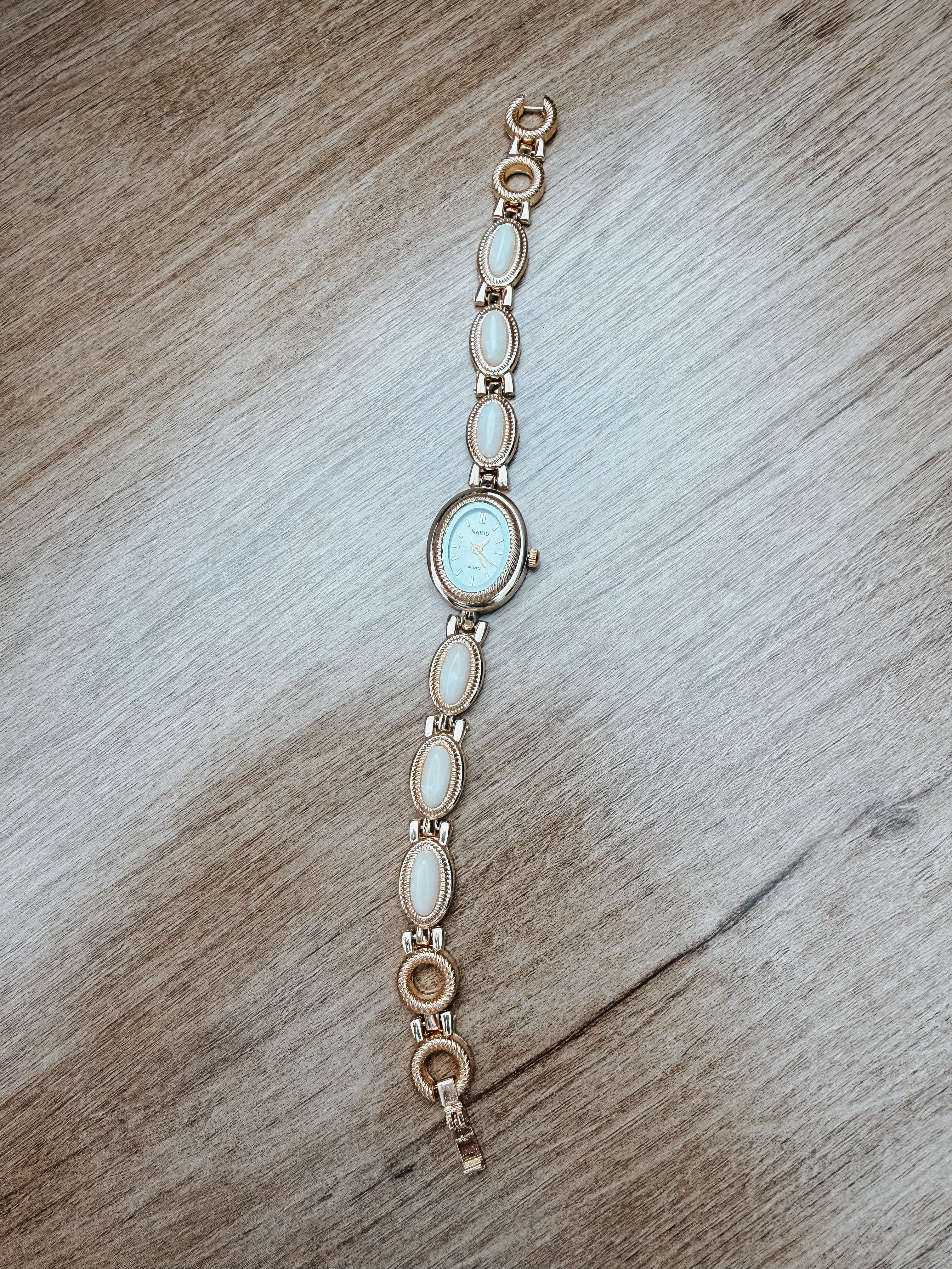 Vintage Gold Oval Dial Bracelet Quartz Watch