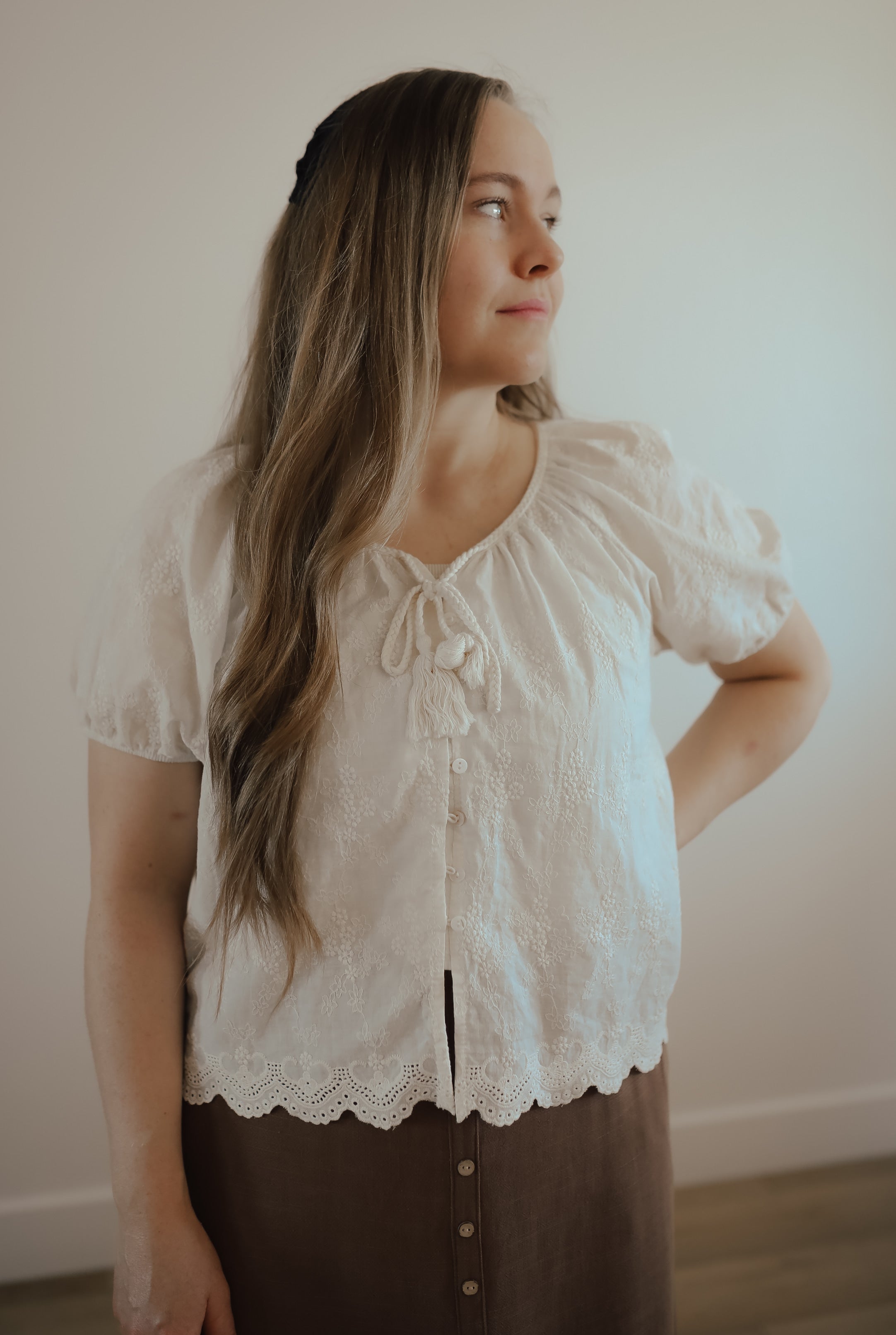 100% COTTON SCALLOPED TOP