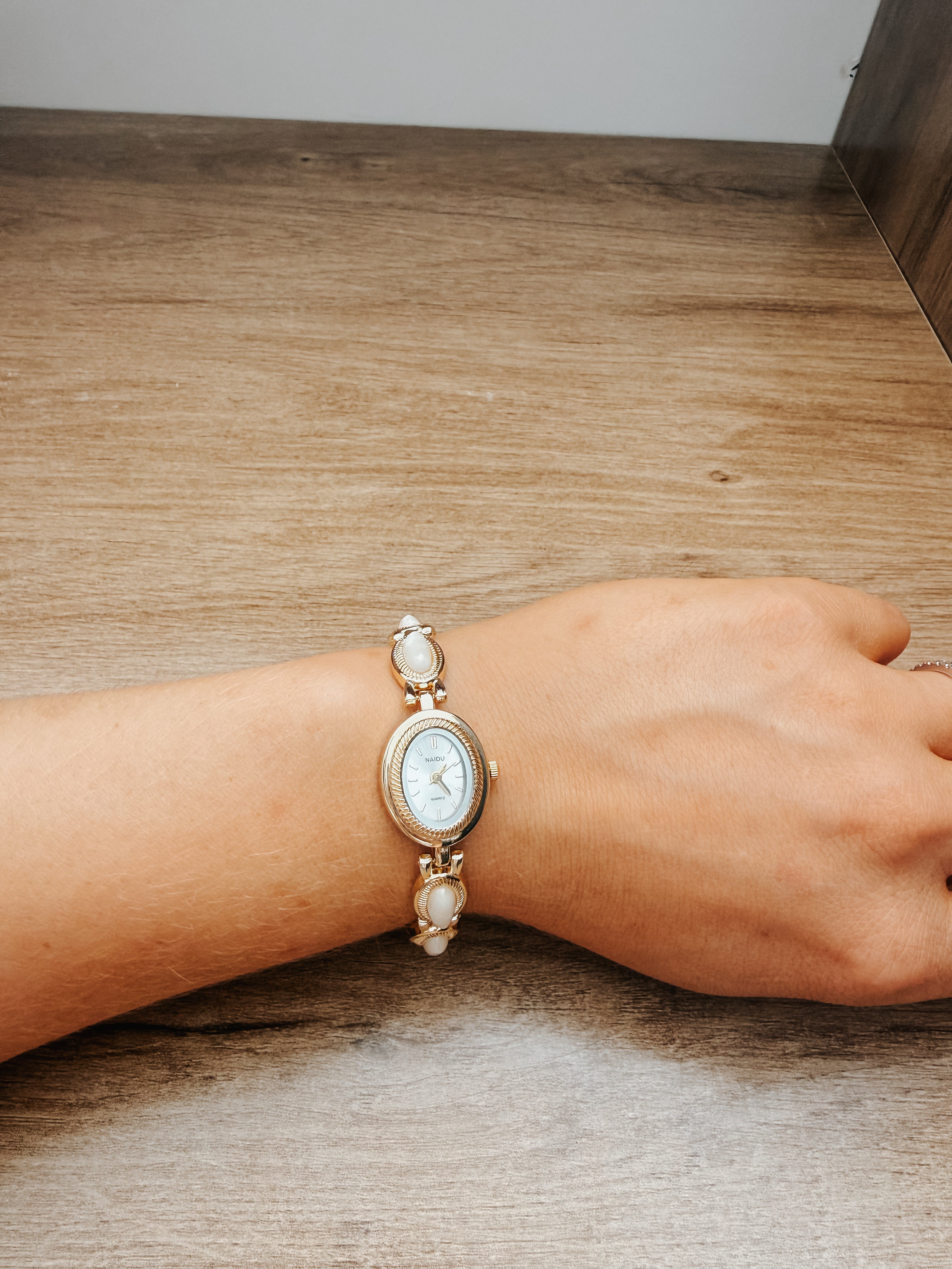 Vintage Gold Oval Dial Bracelet Quartz Watch