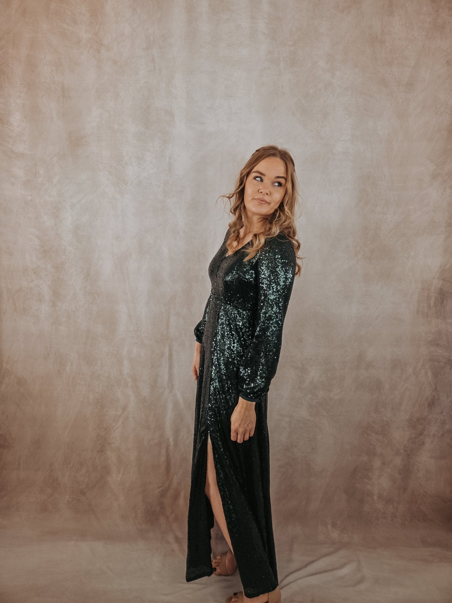 EVERGREEN SEQUIN V - NECK MAXI DRESS - Duviboutique