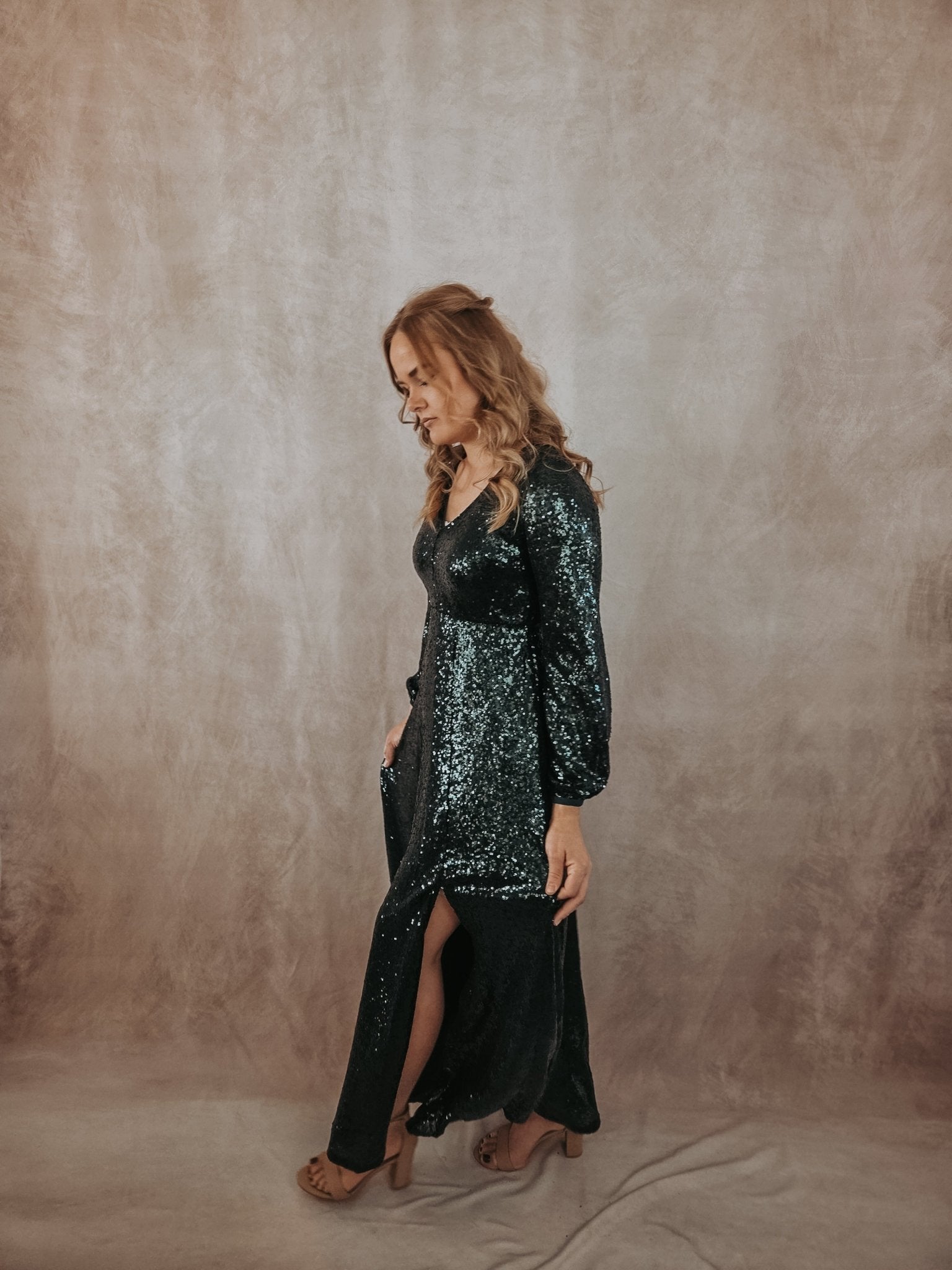 EVERGREEN SEQUIN V - NECK MAXI DRESS - Duviboutique