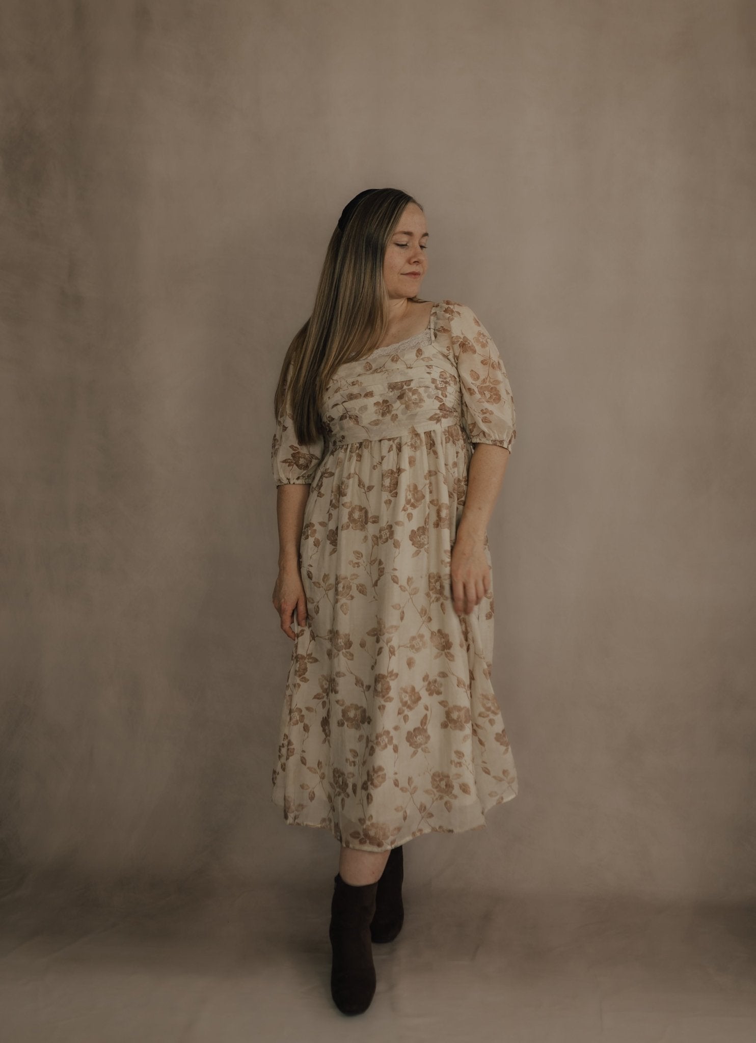 FLORAL PLEATED BUST DETAIL MIDI DRESS - Duviboutique