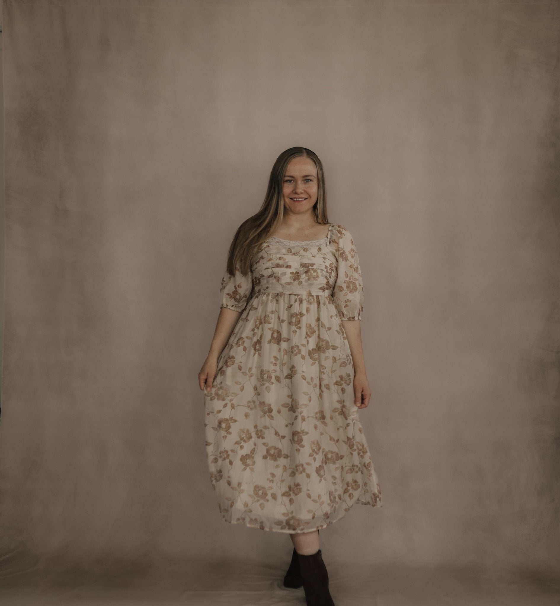 FLORAL PLEATED BUST DETAIL MIDI DRESS - Duviboutique