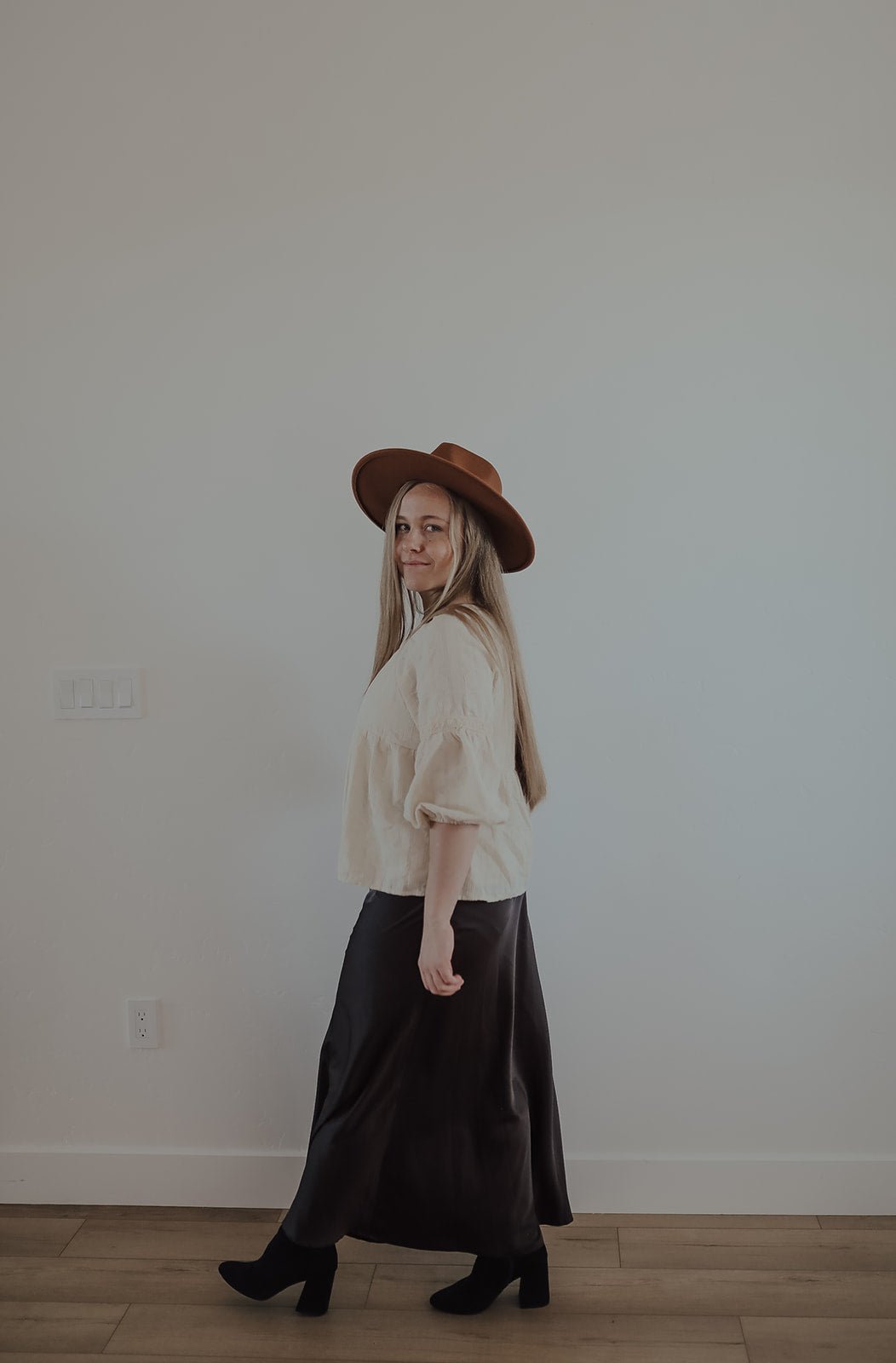 AMELIA SQUARE NECK TOP - Duviboutique