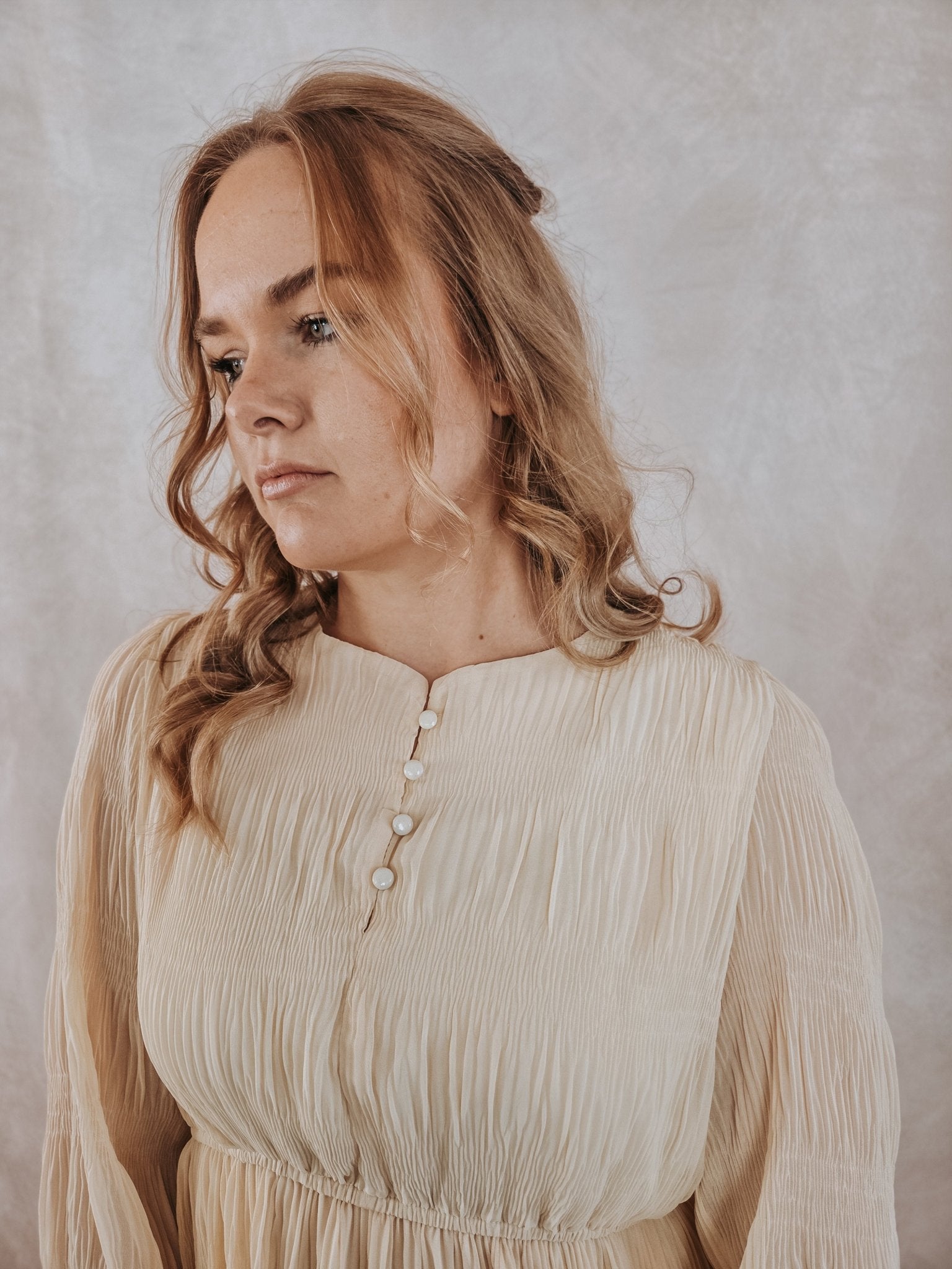 ROUNDNECK TIERED MIDI DRESS - Duviboutique